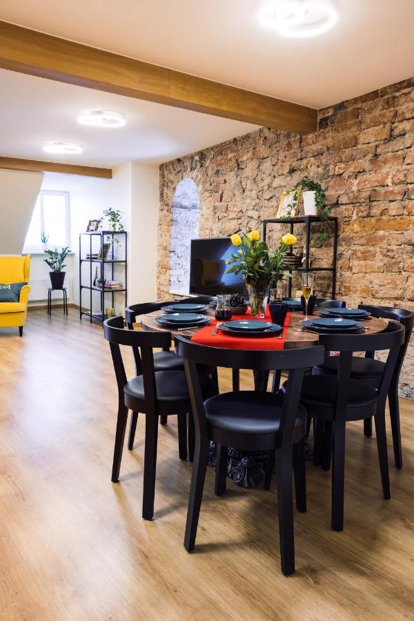 Rothko Apartment/8 Guests/4Bedrooms/Riga Old Town Buitenkant foto