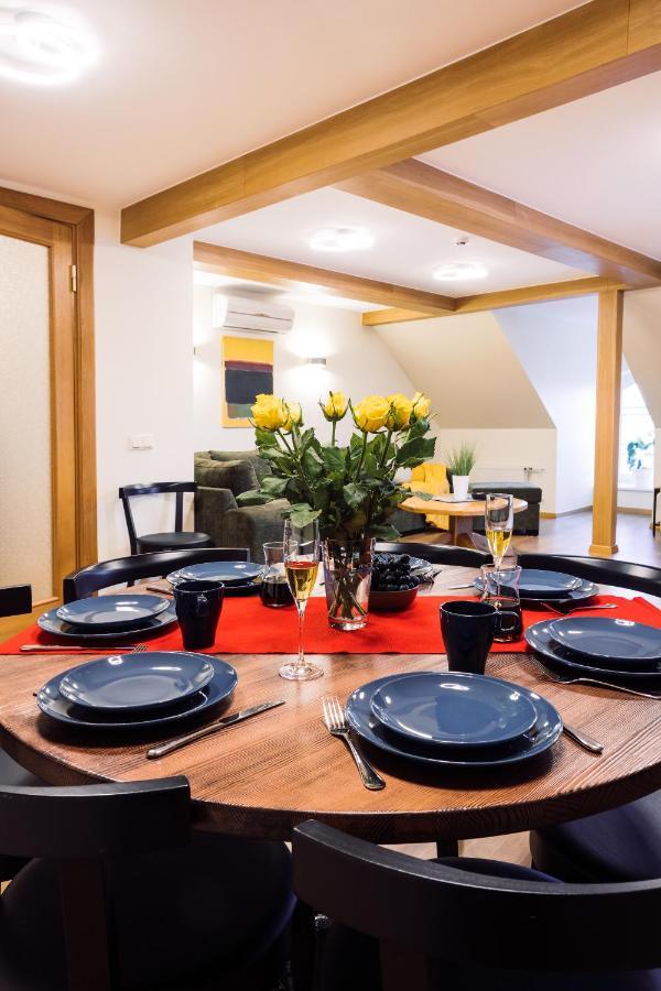 Rothko Apartment/8 Guests/4Bedrooms/Riga Old Town Buitenkant foto