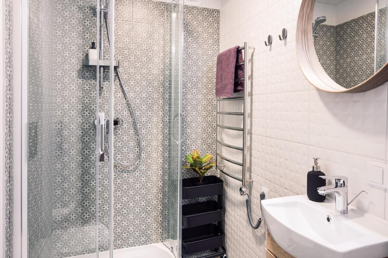 Rothko Apartment/8 Guests/4Bedrooms/Riga Old Town Buitenkant foto