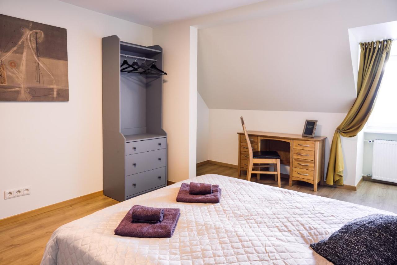 Rothko Apartment/8 Guests/4Bedrooms/Riga Old Town Buitenkant foto