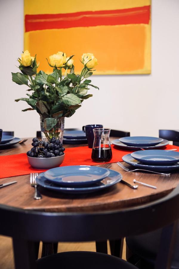 Rothko Apartment/8 Guests/4Bedrooms/Riga Old Town Buitenkant foto